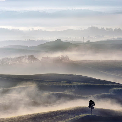 La nebbia agli irti colli sale... di Alberto_Caselli