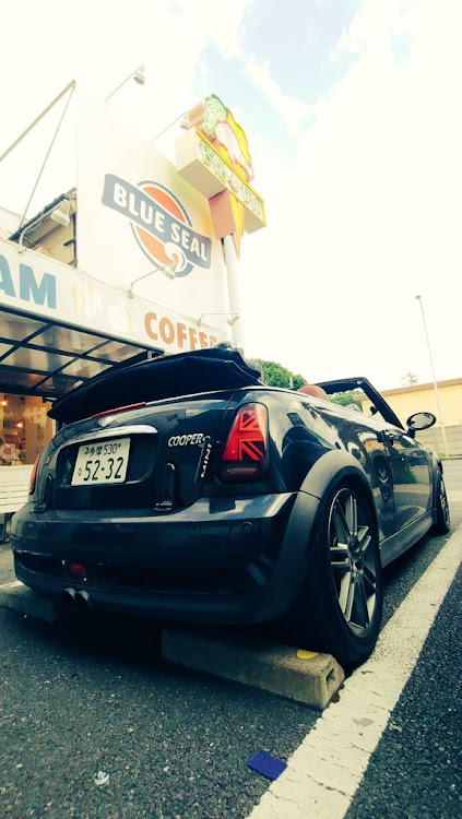ミニ コンバーチブルのMINI・R52・コンバーチブル・オープンカー・Convertibleに関するカスタム事例の投稿画像1枚目