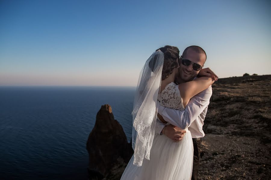 Fotografo di matrimoni Anton Strizh (strizh). Foto del 14 aprile 2016