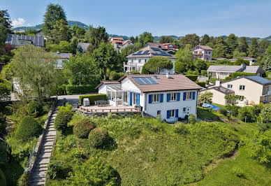 House with garden and terrace 2