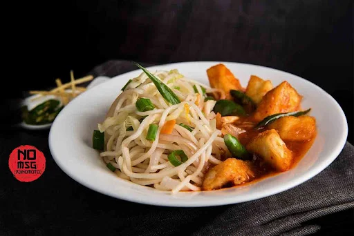 Hakka Noodles And Hot Pepper Paneer