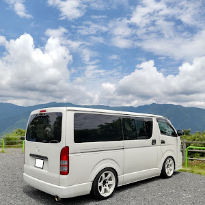 ハイエースバン TRH200V