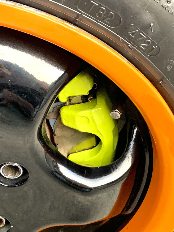 コペンのリップライナー補修・パット交換・キャリパーペイントに関するカスタム事例の投稿画像2枚目