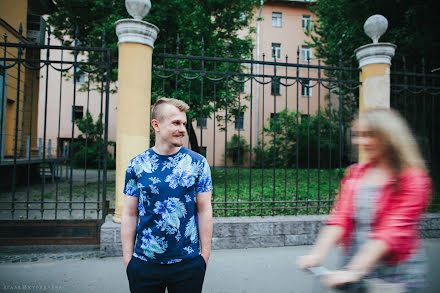 Fotógrafo de casamento Aglaya Zhuravleva (shadoof). Foto de 9 de junho 2015