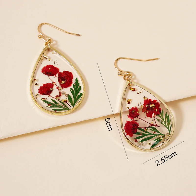Brincos de flores em formato de gota e folha em epóxi, delicados e charmosos, ideais para um toque especial no seu visual.