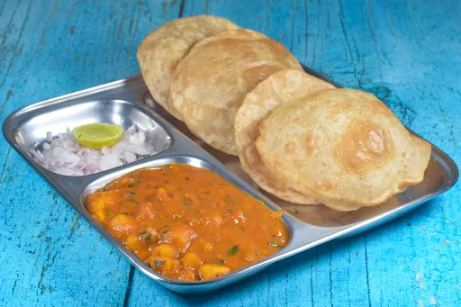 4 Puri With Aloo Bhaji And Pickle