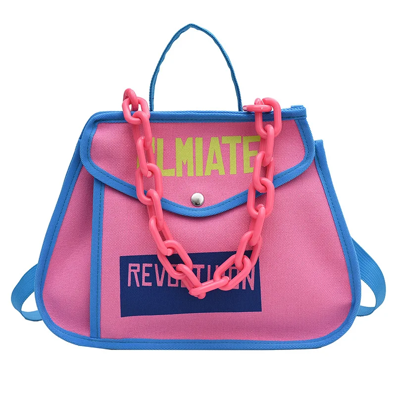 Sac à main femme en toile avec chaîne acrylique et couleurs contrastées. Un accessoire élégant et pratique pour transporter vos essentiels quotidiens avec style et confort.
