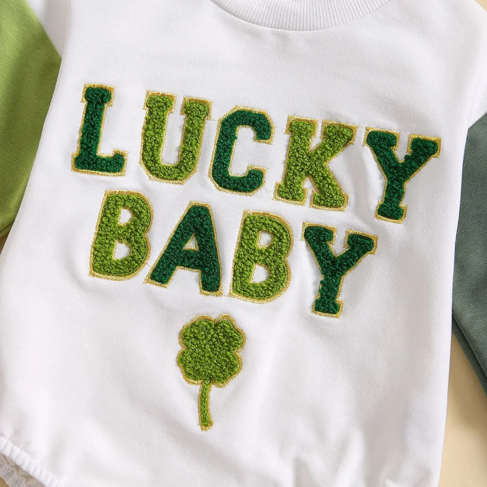 Schattige babyromper met letterpatroon. Comfortabel en stijlvol voor je kleintje. Perfect voor dagelijks gebruik en speciale gelegenheden.