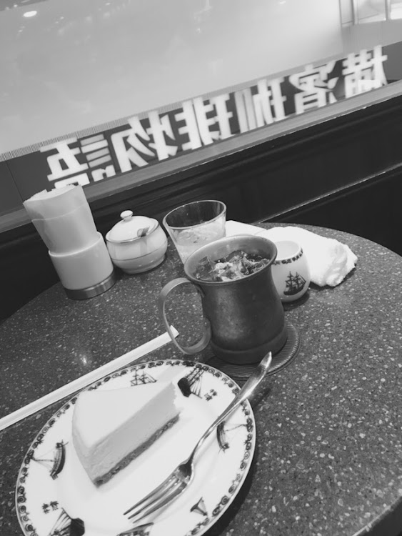 フーガの1mの箱持って⁈・ただ届けるだけ・中身は木だけど100万円ε=ε=ε=ε=ε=ε=┌(;￣◇￣)┘・横濱珈琲物語・チーズケーキうめぇ〜しぃ！に関するカスタム事例の投稿画像5枚目
