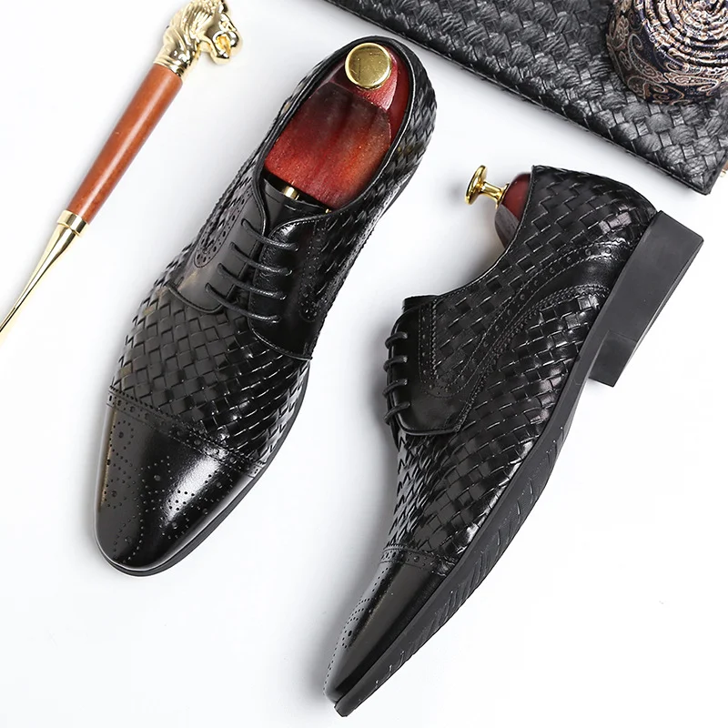 Nouveaux mocassins d'affaires en cuir tissé britannique pour hommes, à bout pointu. Confort et élégance pour le professionnel.