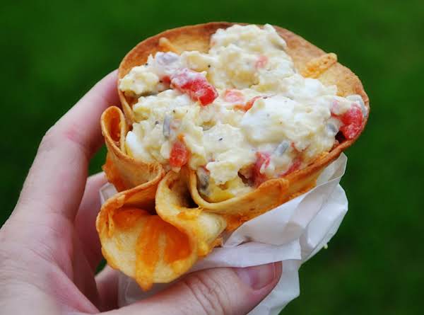 Pimiento-Cream Cheese Scrambled Eggs in Cheddar Tortilla To-Go Cups_image