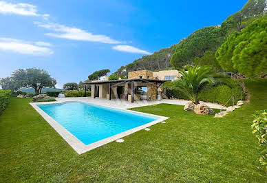 Villa with pool and terrace 4