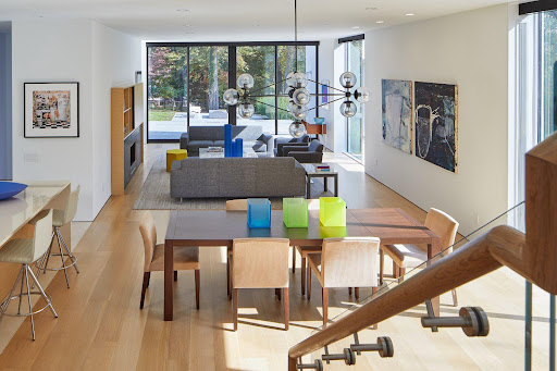 Contemporary house with pool and garden 1