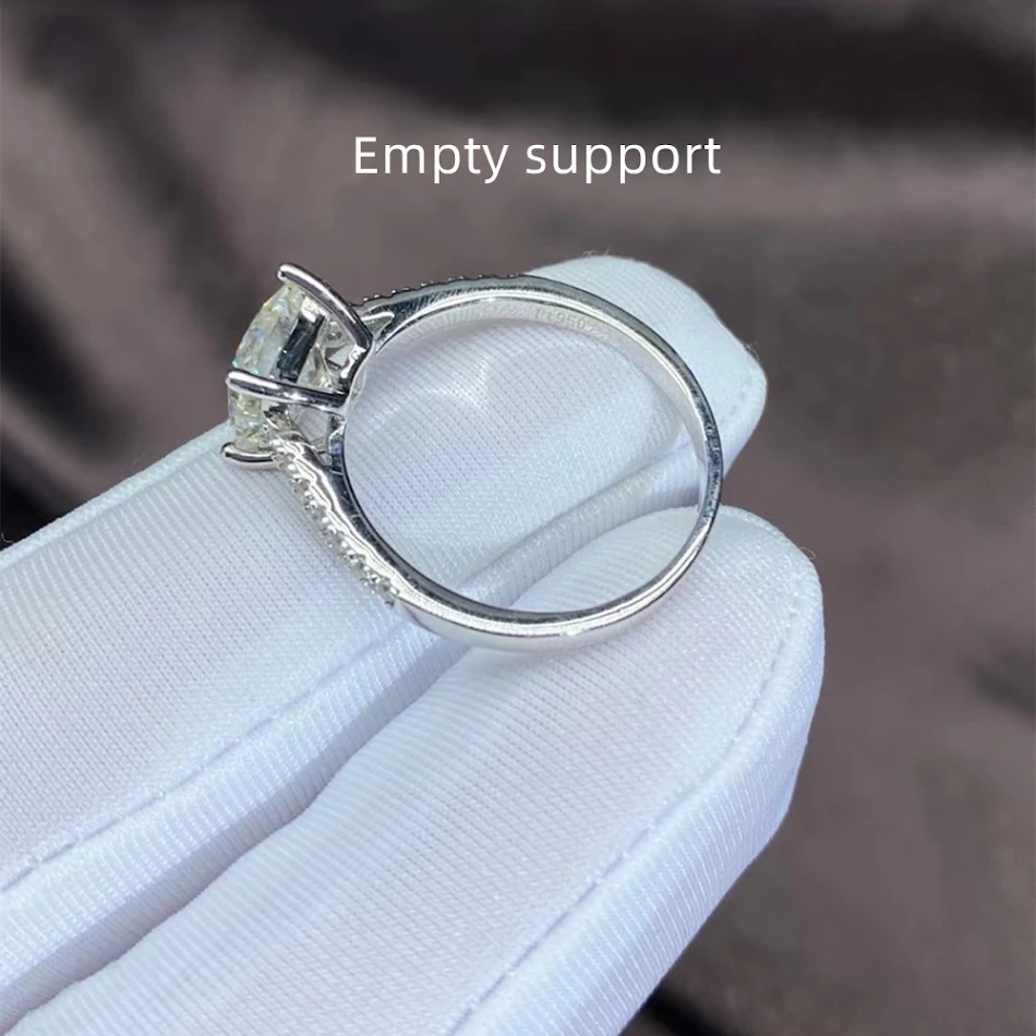 Bague Microset Princess pour femme, plaquée argent platine. Élégance et éclat pour un style raffiné, parfait pour sublimer toutes vos tenues.