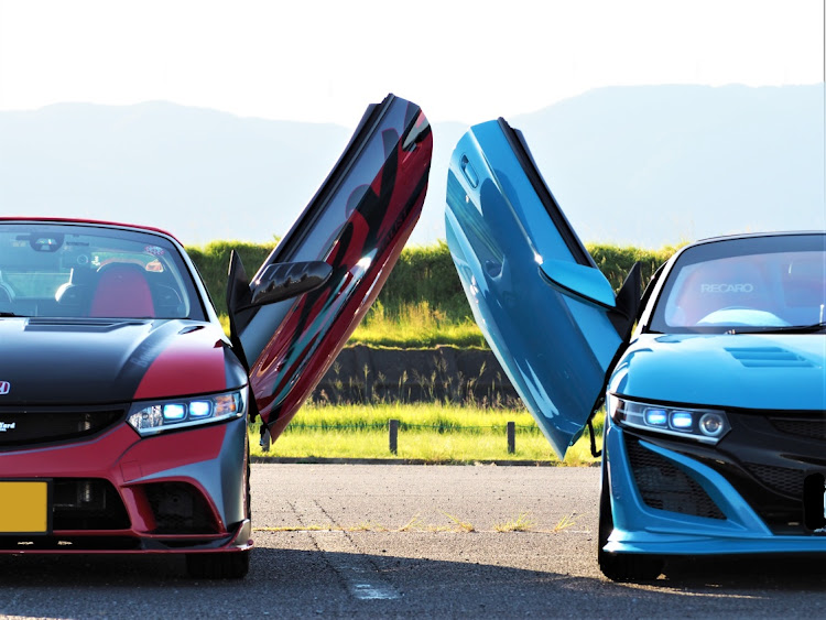 S660の木曽三川公園オフ・S660Community・シザースドアコラボ・赤✖️青・シザースドアでハイタッチに関するカスタム事例の投稿画像2枚目