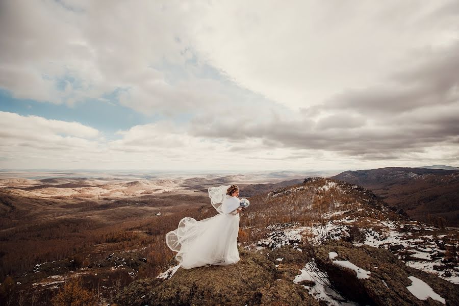 Fotógrafo de casamento Yuliya Afanaseva (juliaafanasyeva). Foto de 23 de dezembro 2015