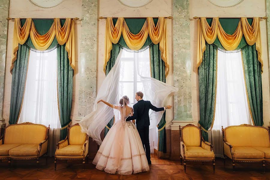 Fotógrafo de casamento Aleksandra Tikhova (aleksti). Foto de 25 de abril 2018