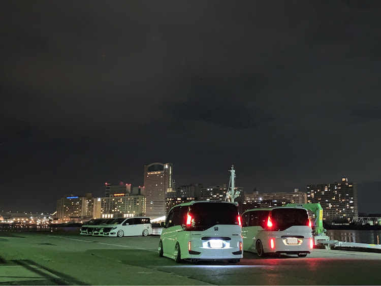 ステップワゴンのRPステップワゴン・仮想USDM・愛車の好きな角度・SQUAD・裏ナナ〜青シャッター〜ラスベガスに関するカスタム事例の投稿画像8枚目