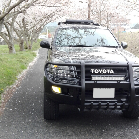 ランドクルーザープラドのTOYOTA・２インチリフト・20インチホイール・グリルガードに関するカスタム事例の投稿画像1枚目