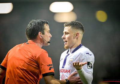 Cocasse : le match Charleroi - Anderlecht arrêté par Thorgan Hazard...et l'arbitre 