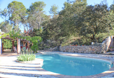 Maison avec piscine et jardin 18