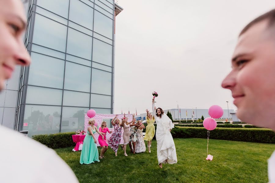 Fotógrafo de casamento Oksana Kuchmenko (milooka). Foto de 25 de janeiro 2017