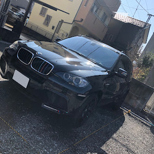 X5 M E70