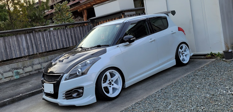 スイフトスポーツのスイフトスポーツ・zc32s・スイスポ乗りと繋がりたいに関するカスタム事例の投稿画像1枚目