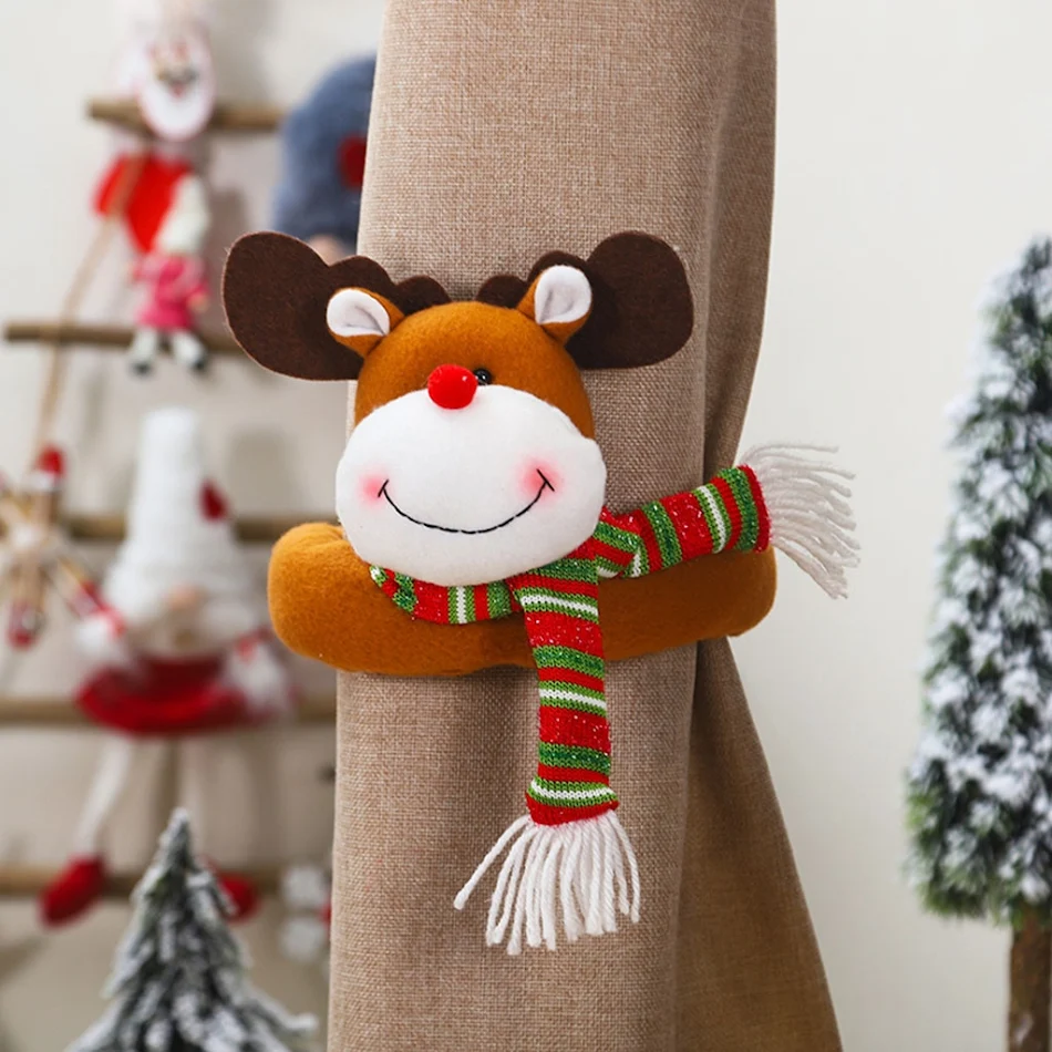 Décorations de Noël créatives en dessins animés. Embellissez votre intérieur avec ces adorables personnages de Noël pour une ambiance festive.