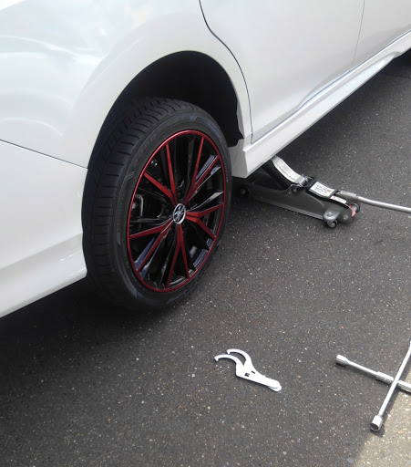 ステップワゴンスパーダ Rp4の愛車紹介 ホイールスペーサー取付 ジャッキポイントわかりません 車 高調触りたかった 三角停止表示板に関するカスタム メンテナンスの投稿画像 車のカスタム情報はcartune