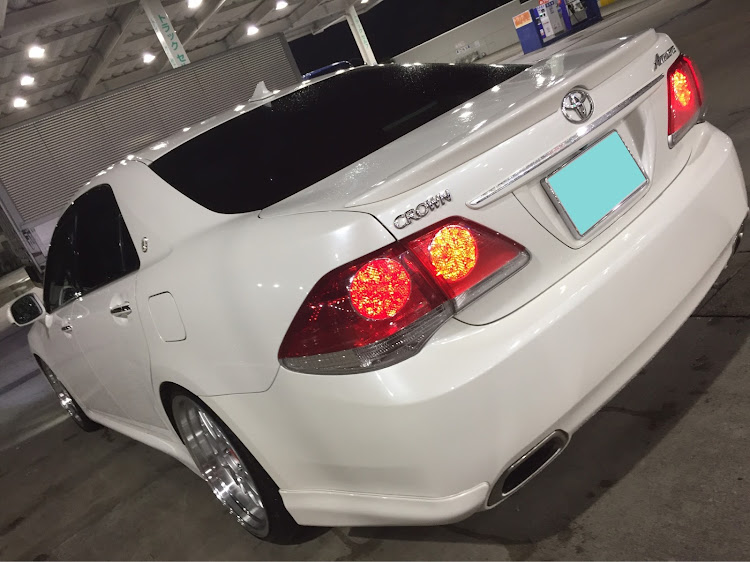 クラウンアスリートのクラウン・クラウンアスリート・200系クラウン・ガソリンスタンドは盛れる・洗車に関するカスタム事例の投稿画像2枚目