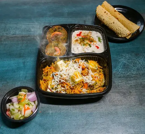 Pesto Pasta With Garlic Bread And Greek Salad