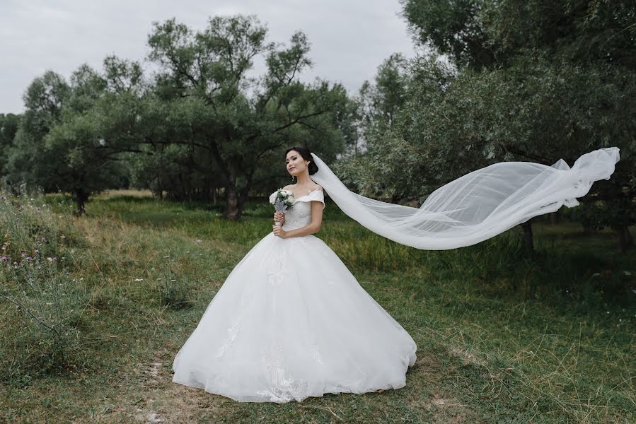 Wedding photographer Dasha Veslopolova (dashamenschik35). Photo of 17 September 2019