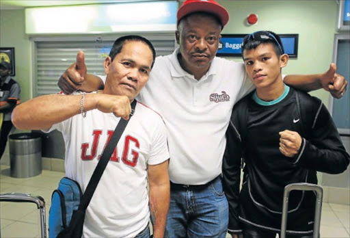 CASH CRUNCH: Sijuta Promotion boss Andile Sidinile is flanked by Filipino trainer Jose Valendez, left, and boxer Raymond Tabugon ahead of a tournament in December. Sidinile has been receiving complaints from unpaid boxers after giving BSA the money. Picture: ALAN EASON