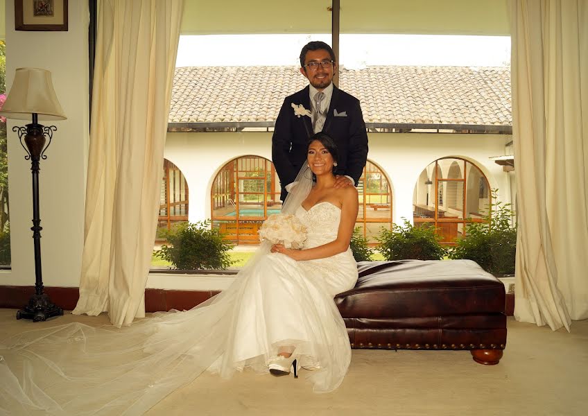 Fotografo di matrimoni Luiz Chamorro (woowbuenazzo). Foto del 10 agosto 2019