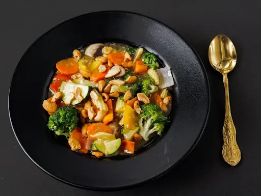 Diced Vegetables And Cashewnut