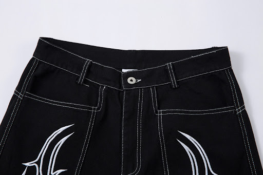 Title 3, Dark High Street zwarte jeans met borstelborduu...