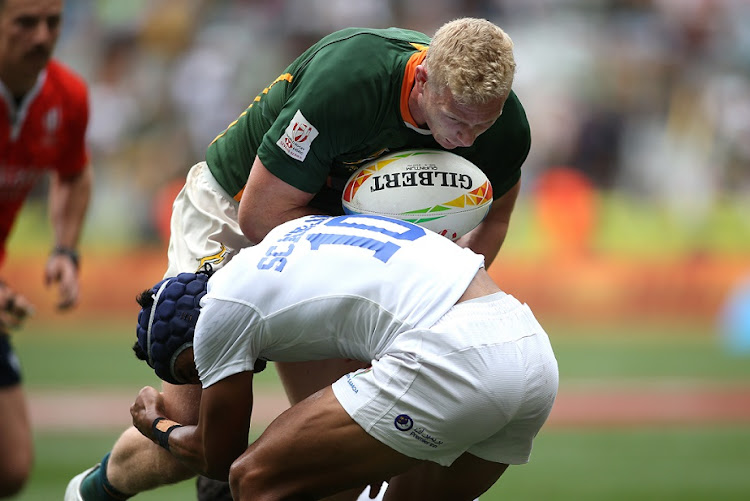 The Blitzboks' Ryan Oosthuizen attempts to get past Paul Scanlan of Samoa on day 3 of the 2022 HSBC Cape Town Sevens at Cape Town Stadium on November 11 2022.