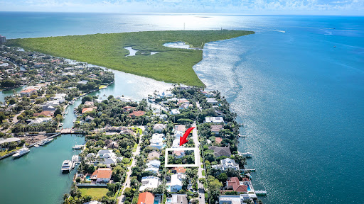 Rent this luxury house in Key Biscayne (United States) with pool