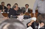 藍問「沒聽到場外勞團吶喊？」 邱議瑩：放錄音帶啦！