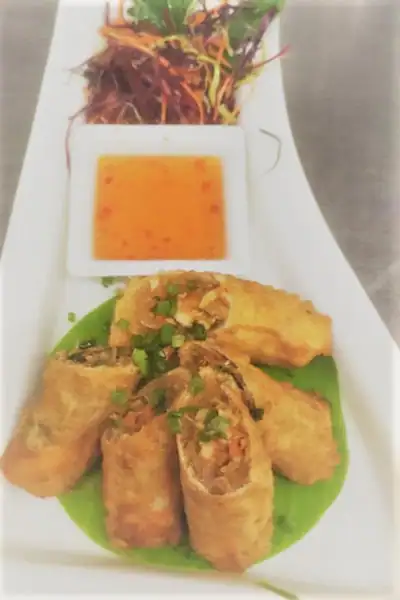 Spring Roll Filled With Minced Chicken And Chives