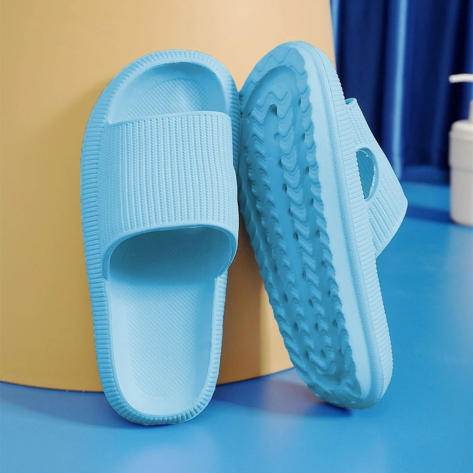 Chinelos casuais unissex de moda, cor sólida, confortáveis para homens e mulheres, ideais para uso diário e momentos de lazer.