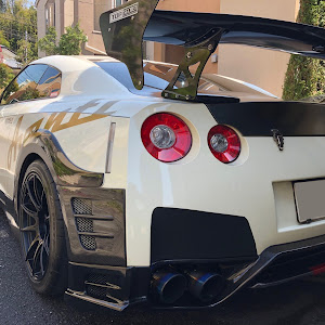 NISSAN GT-R