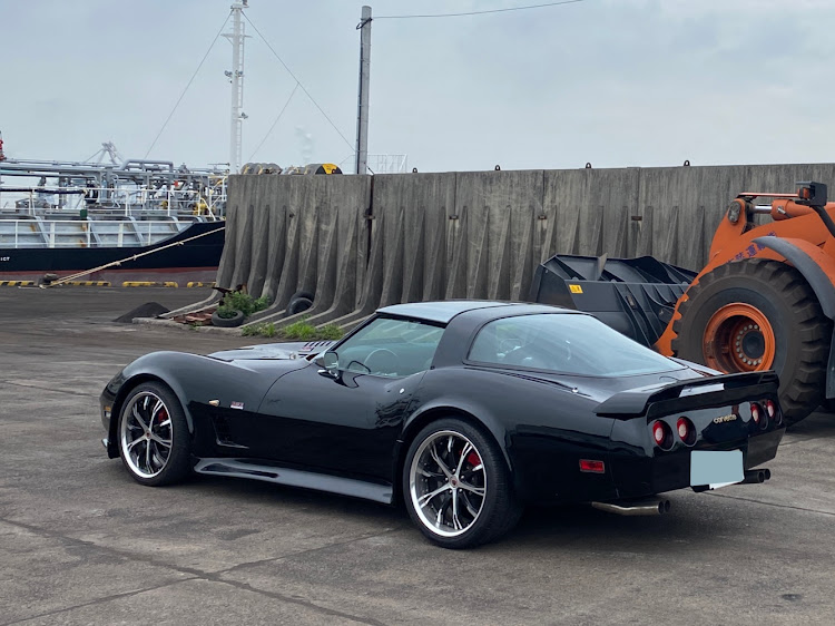 コルベット クーペのアメ車・斜め45度後方の美学・DIY・旧車・コルベットに関するカスタム事例の投稿画像1枚目