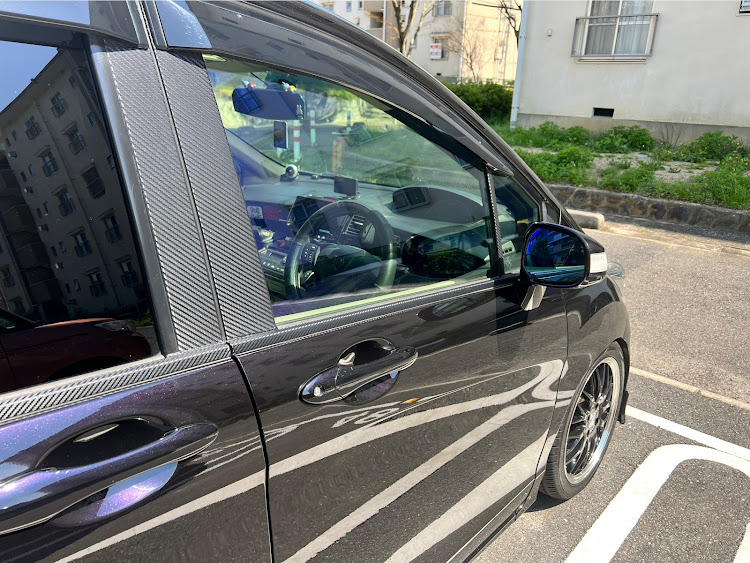 フリードの洗車・カーボンシート貼り付け・4月もよろしくお願い致します🌸・カミカゼコーティング・DIYに関するカスタム事例の投稿画像1枚目
