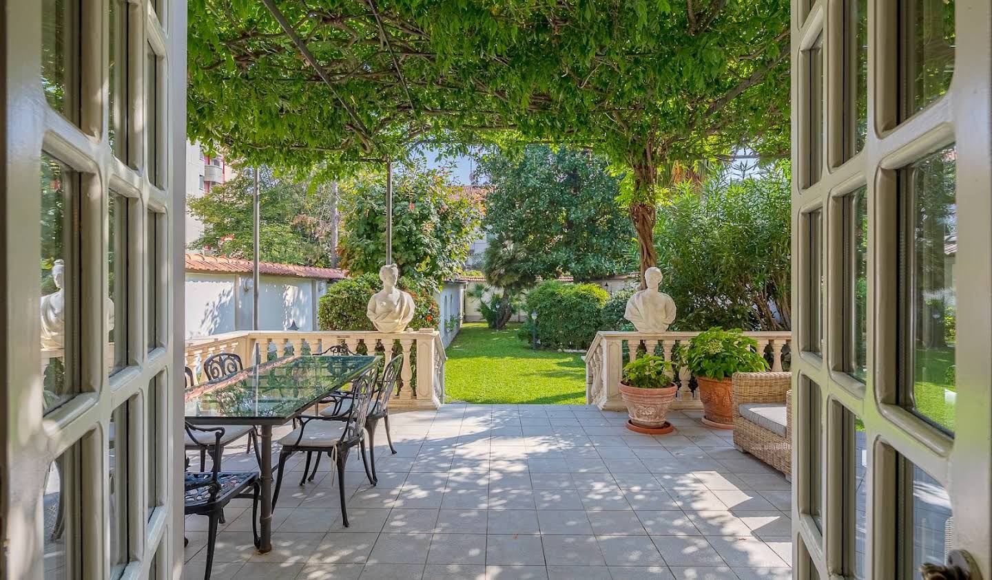 Villa with garden and terrace Milan