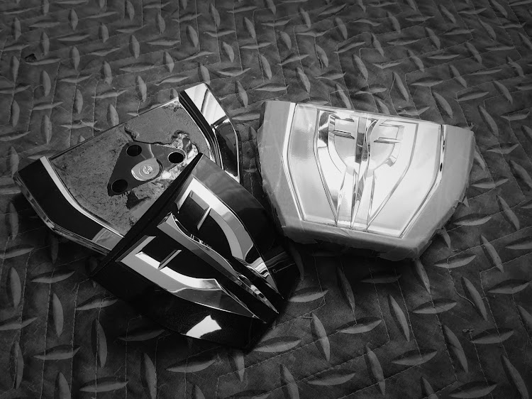 シエンタのエスクァイア・エンブレム加工・ご依頼品作成中・ご依頼頂ける事に感謝・DIYに関するカスタム事例の投稿画像2枚目
