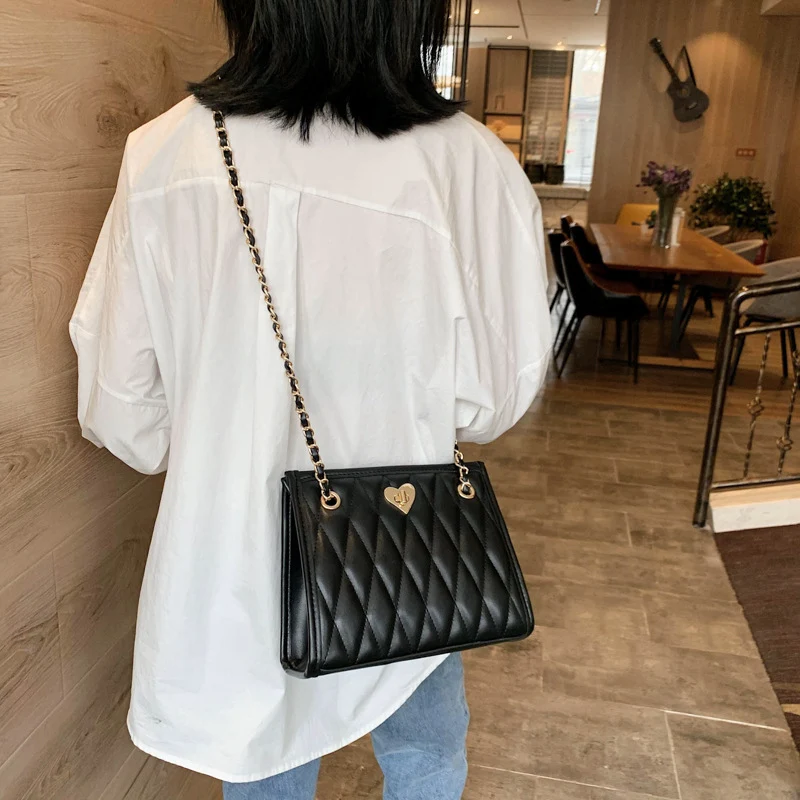 Bolsa de Ombro Fashion Simples com Corrente e Design de Losango Elegância e Praticidade para o Dia a Dia Perfeita para um Look Moderno e Sofisticado em Qualquer Ocasião