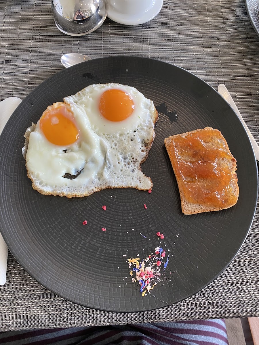 Gluten-Free Bread/Buns at Hotel Cubo