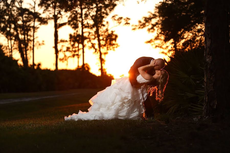 Wedding photographer Leslie (emmyjayphoto). Photo of 10 March 2020